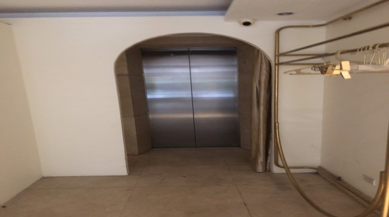 Cho thuê MBKD  Thời Trang, VP, Spa mặt phố Trần Hữu Tước - 90/100m2 x 3 tầng - thang máy